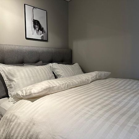 Cosy Lakeview Cabin 45 Minutes From Reykjavik موسفلسبير المظهر الخارجي الصورة